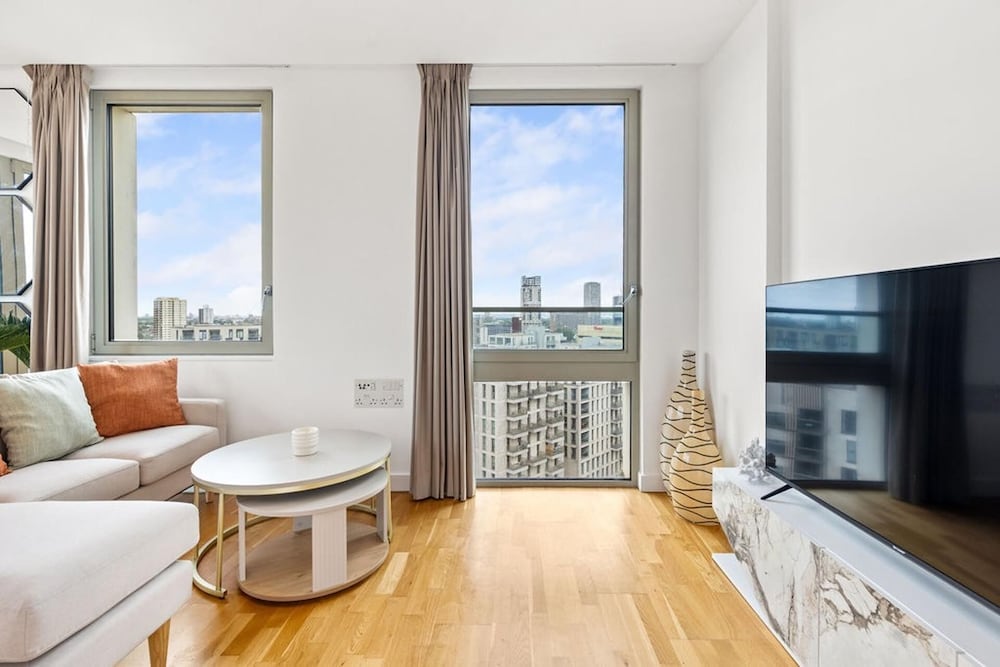 East Village Luxury Apartment - London