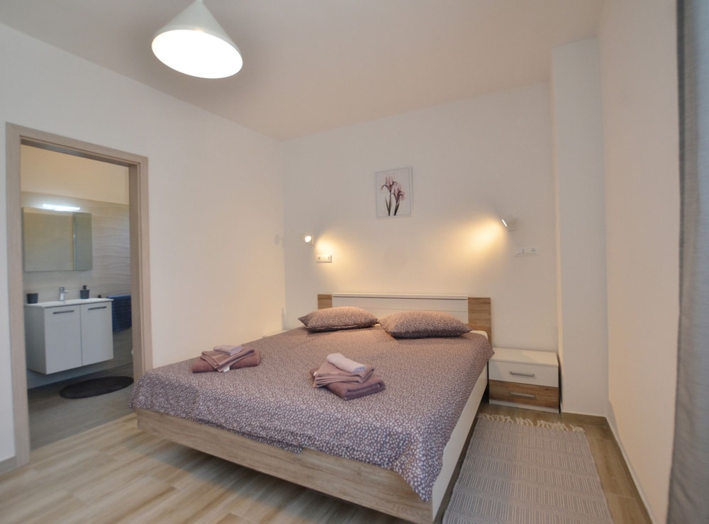 Lush and Sweet Escape Apartments