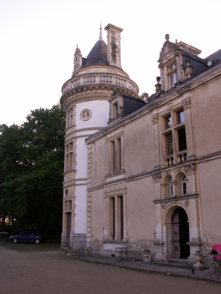 Château de la Court d'Aron