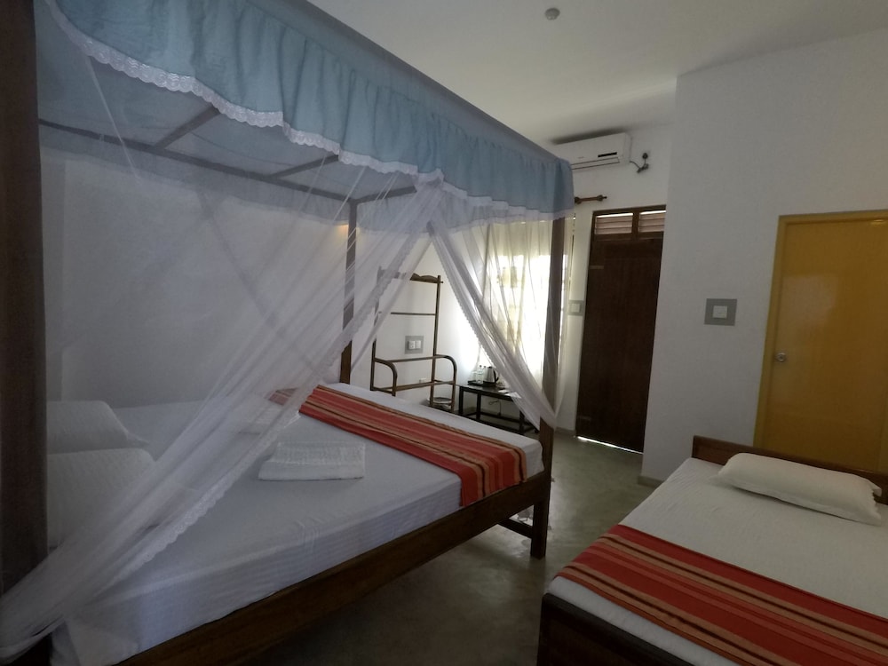 Dreamers Lodge - Hostel view 5