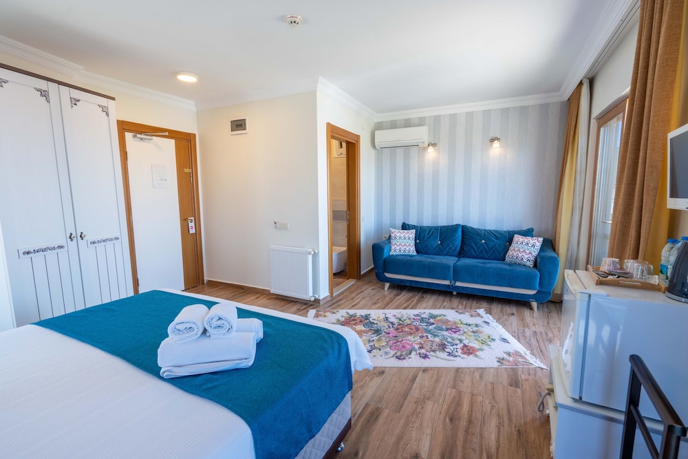 Cunda Giritlioğlu Otel Yetişkinlere Özel +12 - Image 17