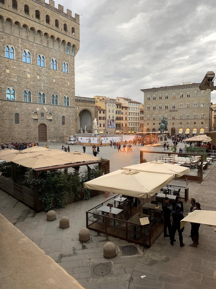 In Piazza della Signoria - Residenza d'Epoca