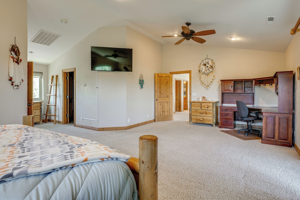 Hot Tub, Game Room: Mtn-view Cabin 9 Mi to Zion