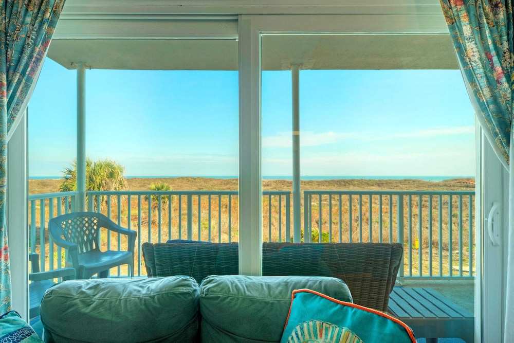 Beachfront Condo w/ Ocean View, 2 Pools, Boardwalk to the Beach Island Getaway