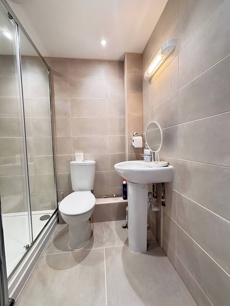 Bright Cozy 2 Bedroom Apartment in Oxford