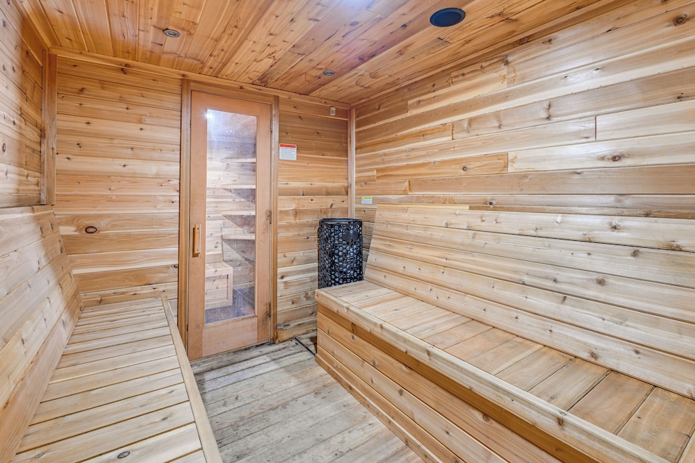 Hot Tub & Private Sauna: Wausau Family Home