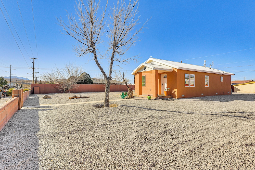 3 Mi to Elephant Butte Lake: Cozy Retreat!