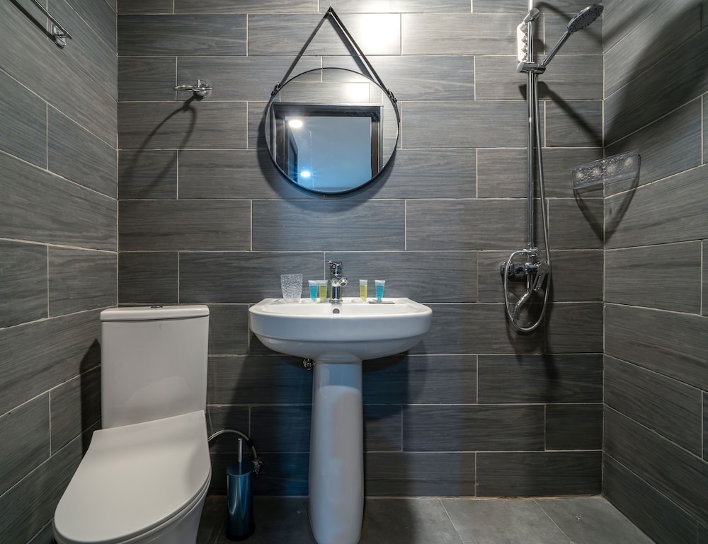 Niabi 4BDR Apartments with billiards