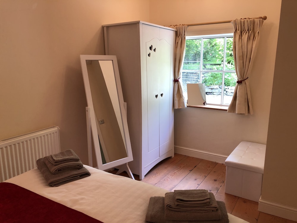 Idyllic Location, Stunning Views, Relax & Refresh in Peace & Comfort view 4