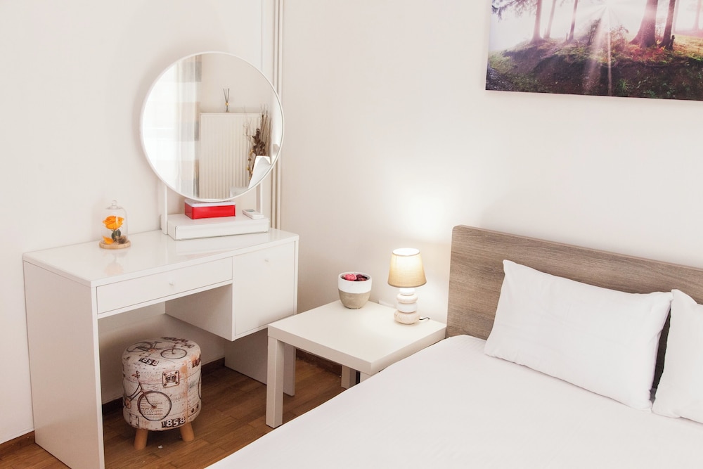 Cozy apt near Stavros Niarchos Park