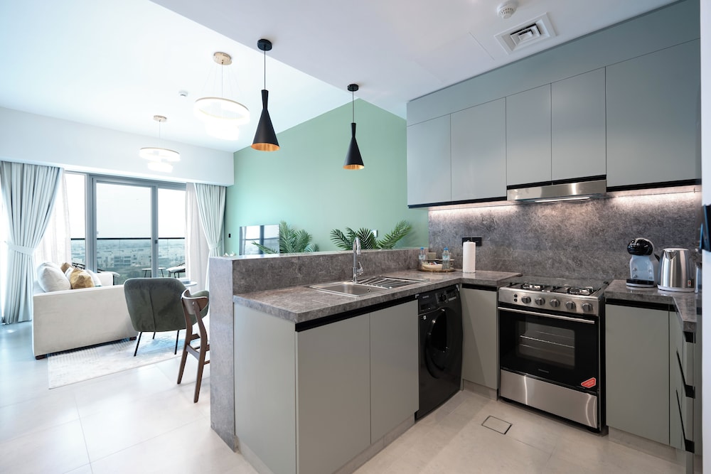KeyRock Living - Premium Apt with Pool