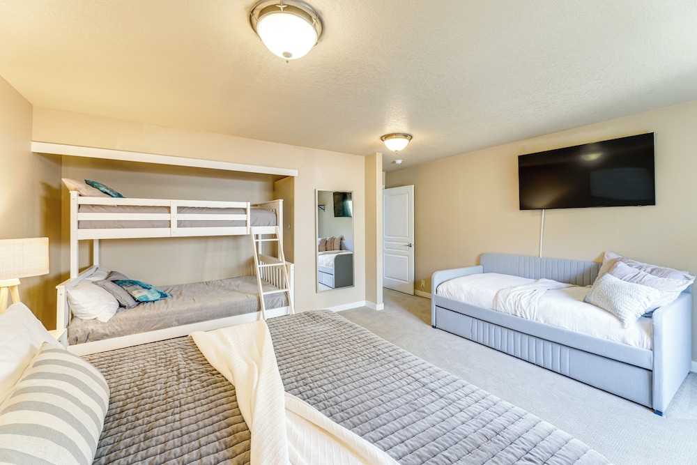Group Friendly! Rockaway Beach Oasis w/ Game Room