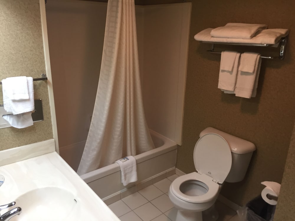 Rodeway Inn & Suites Charles Town