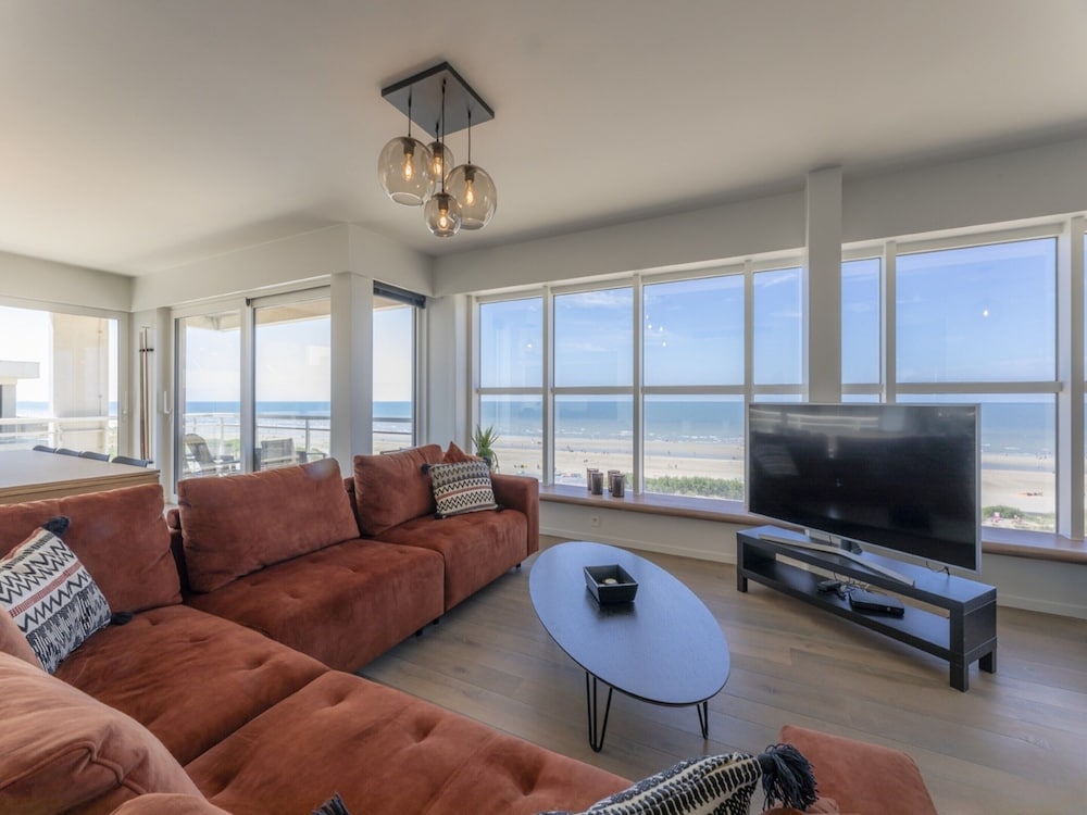 Apartment With Panoramic sea View in De Panne