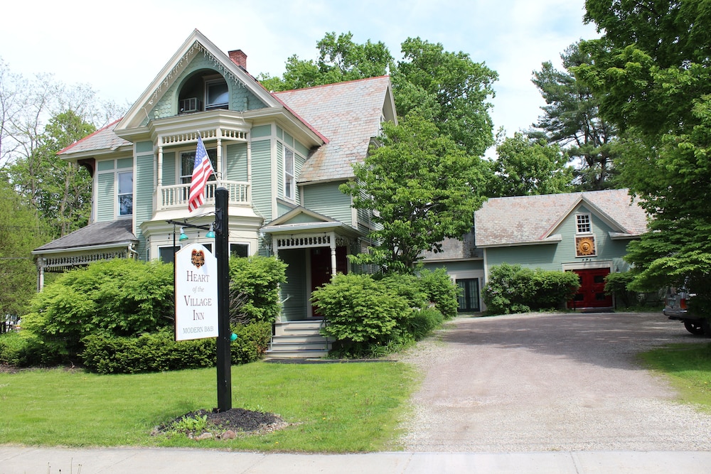 Hotel Heart of the Village Inn - Image 1