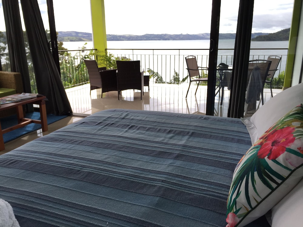 BlueBay Bugenvil Lake Lodge