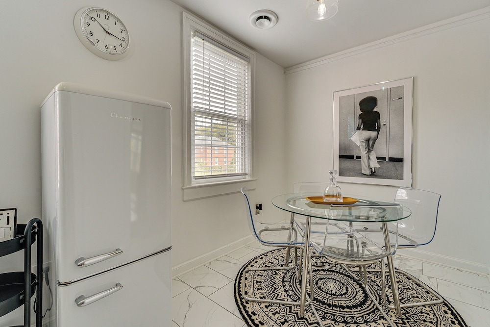 8 Mi to Beach: Cozy Condo Getaway in Wilmington!
