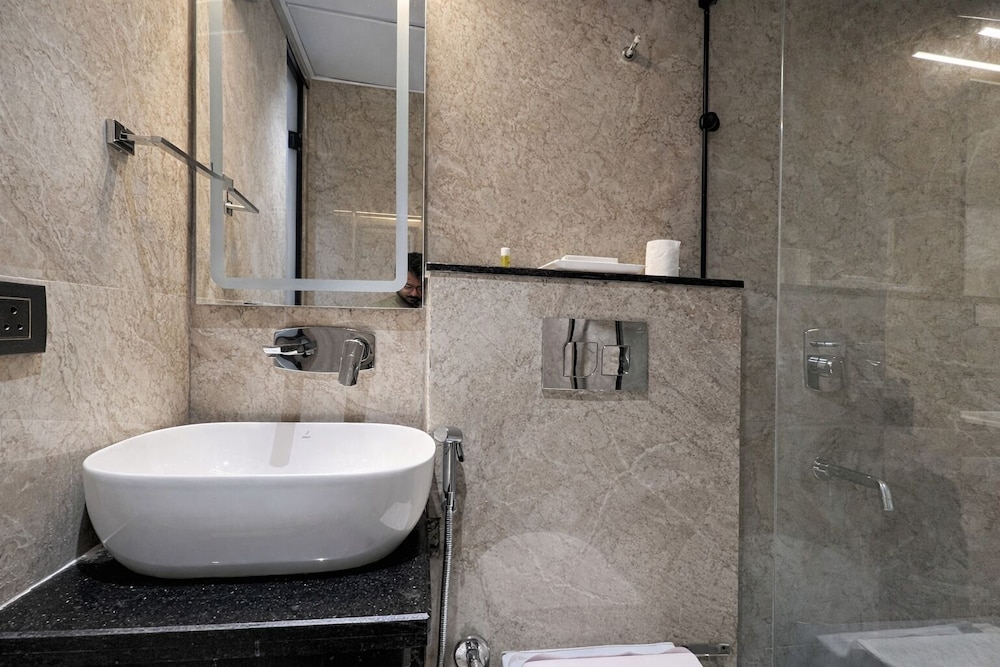 Hotel Grand Shalimar by JMD Group