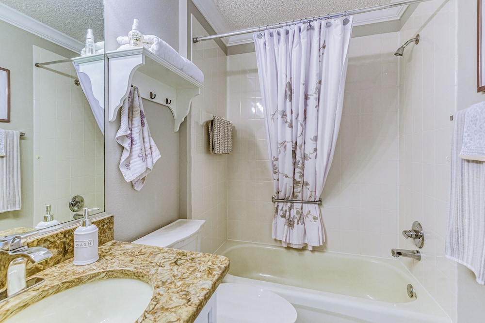 Near Golf Courses: Home w/ Sunroom in The Villages