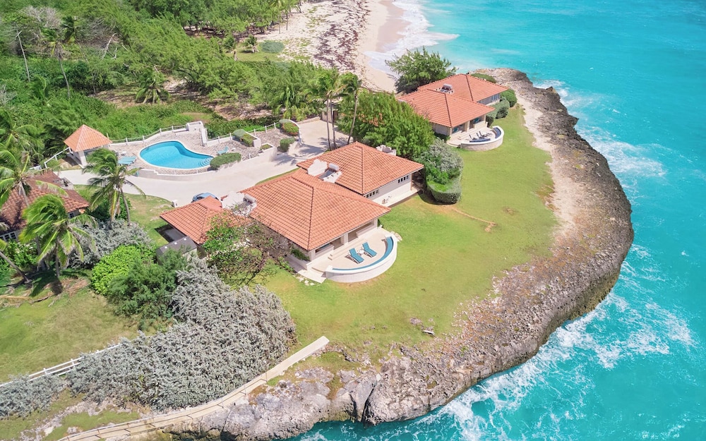 Maltese Falcon Villa 3bd by Zenbreak