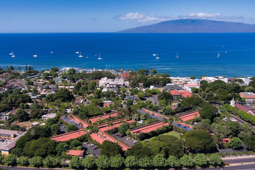 Aina Nalu D202 2 Bedroom Condo by Redawning - Image 1