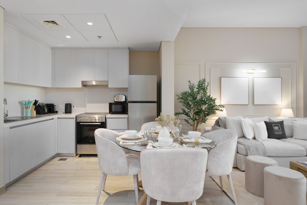 Exquisite Living w Scenic Canal Vws on Yas Island