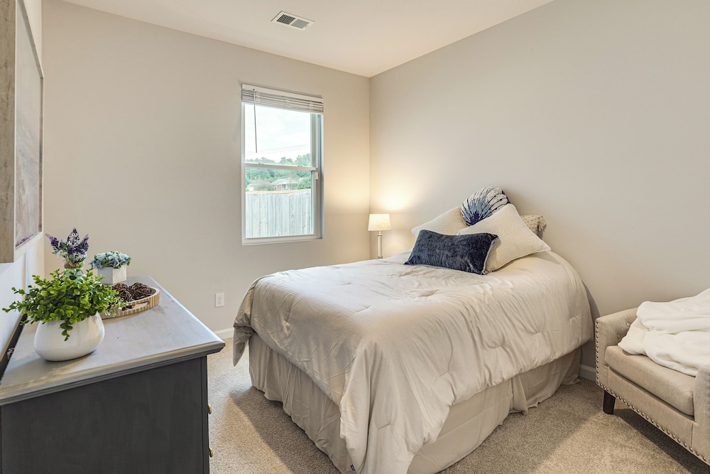 7 Mi to Dtwn Augusta! Modern Family Home