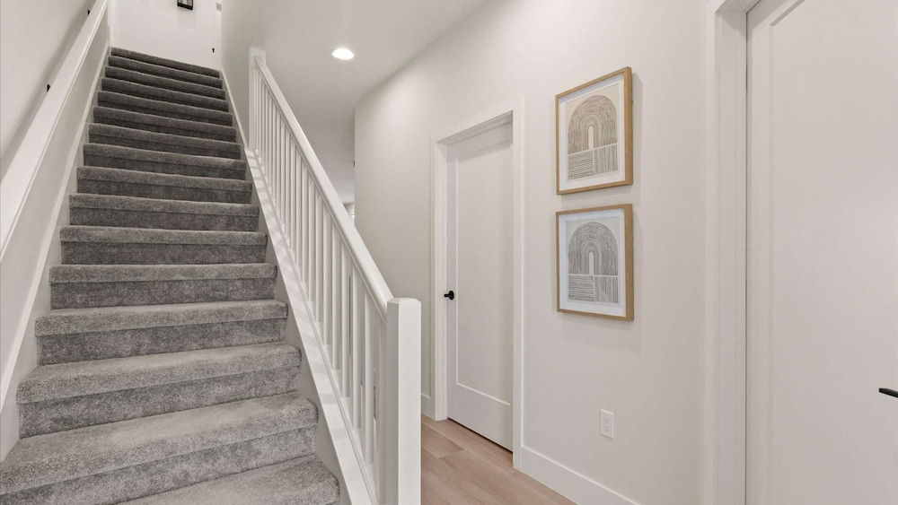 Upstay-luxury 3BR Home w Private Pool Games Room