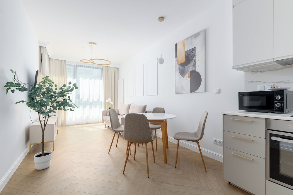 RentPlanet - Apartament Grzybowska view 5