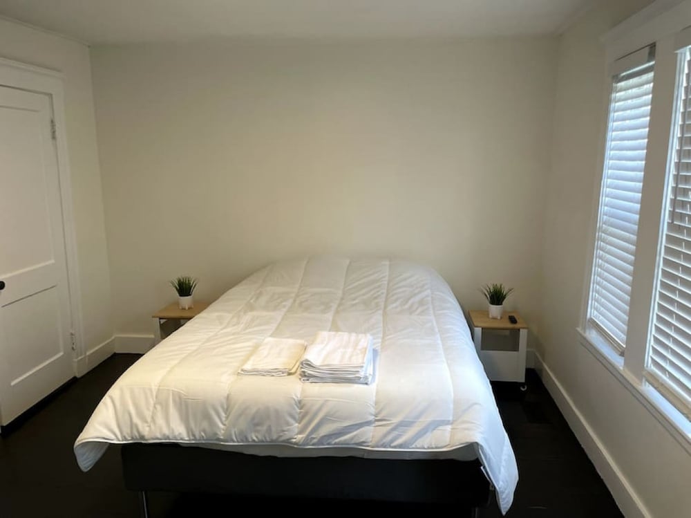 Modern Two Bedroom Condo - Near Boston