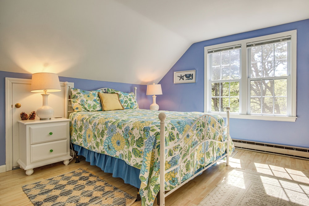 1/2 Mi to Cooks Brook Beach: Cozy Cape Cod Retreat