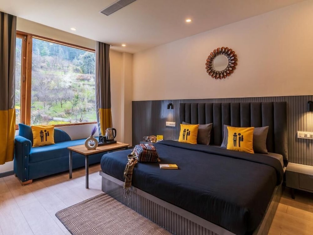 The Hosteller Shimla Valley View