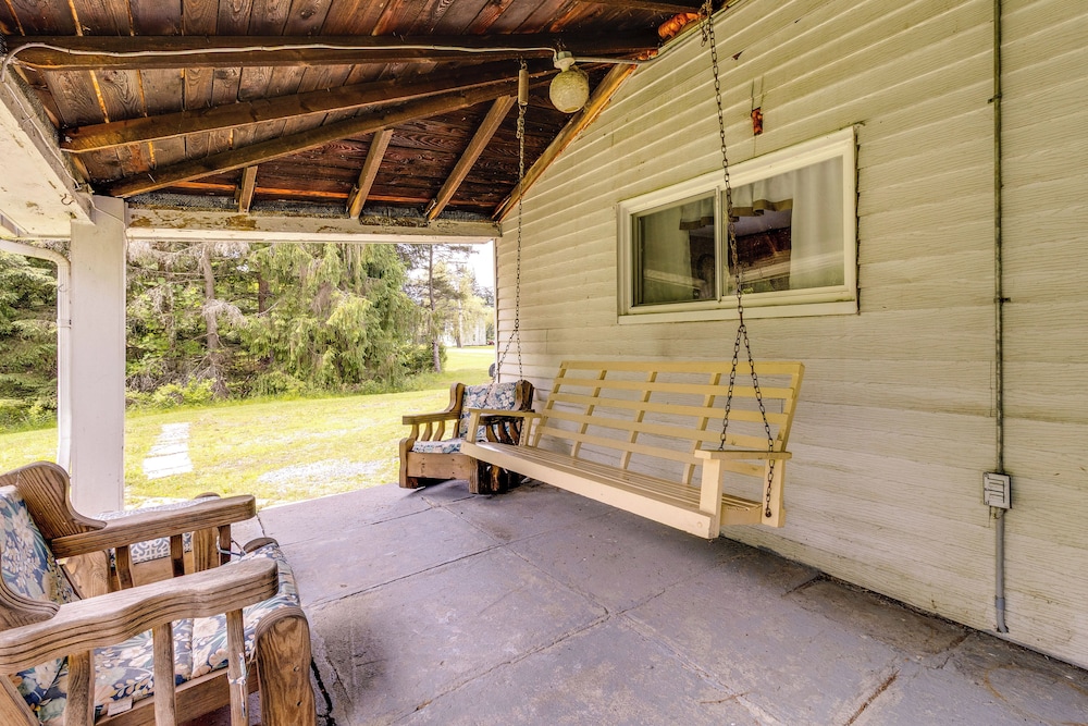 Pet-friendly Smithmill Retreat w/ Yard!