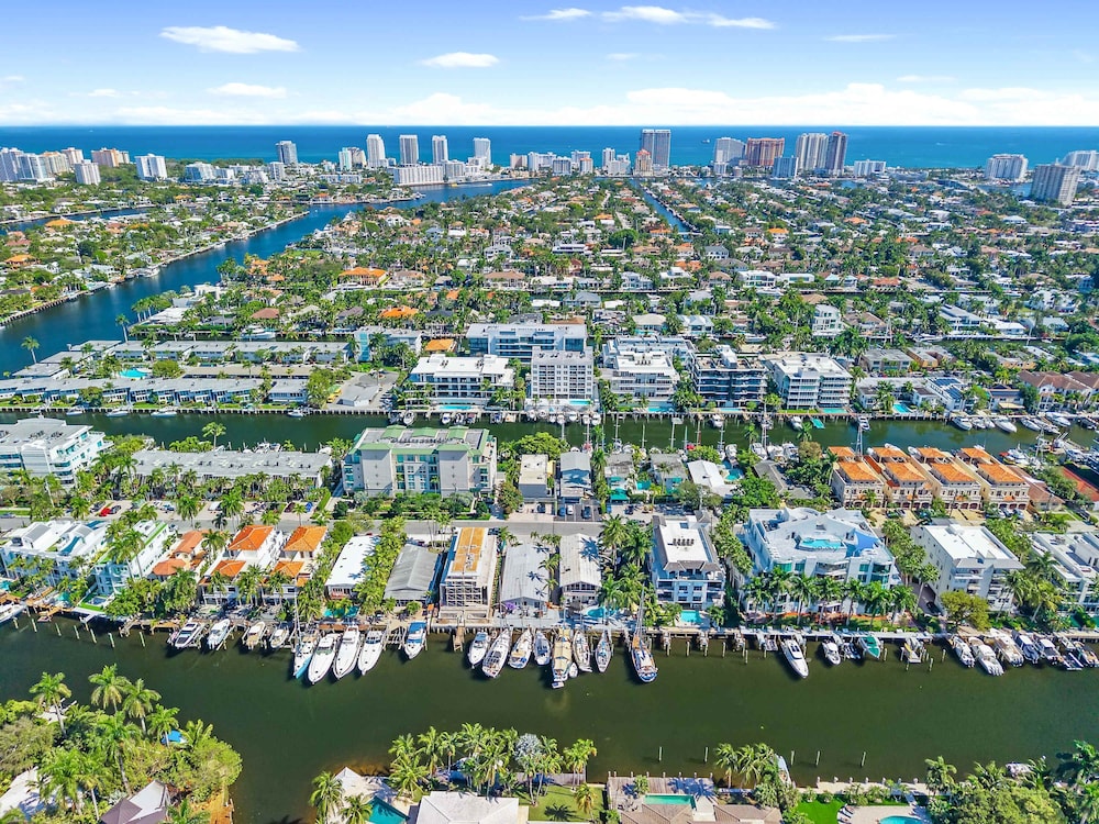 320-1 Las Olas Boulevard