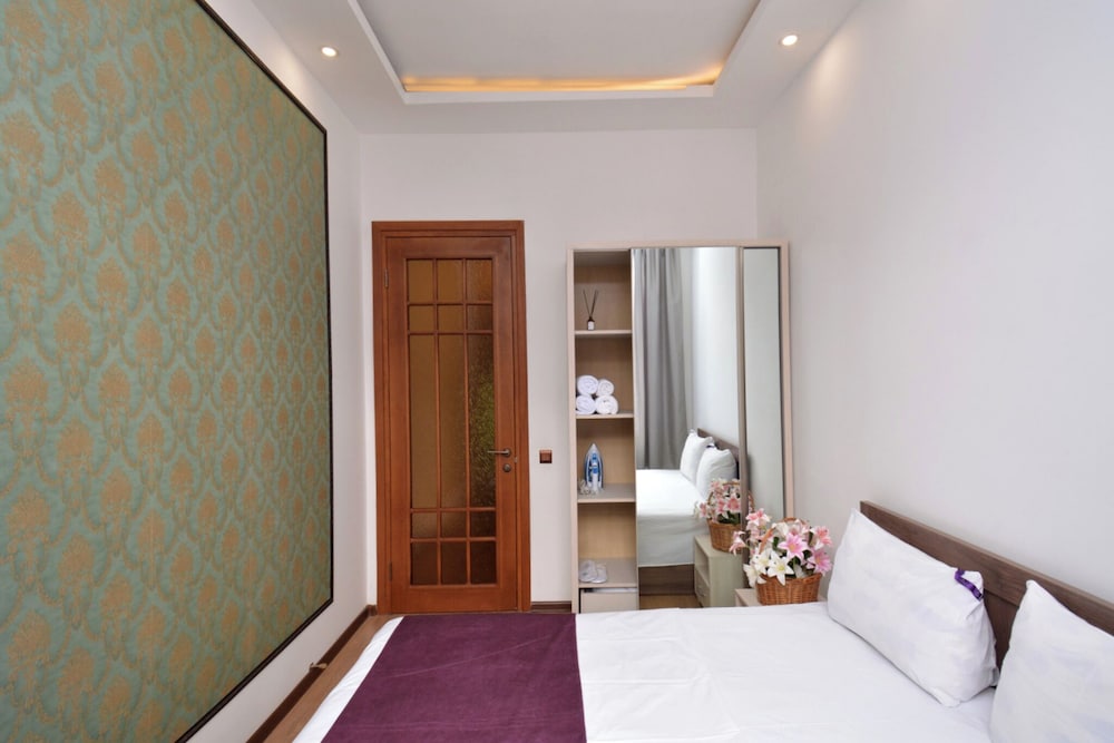 Apartment with balcony on Nalbandyan