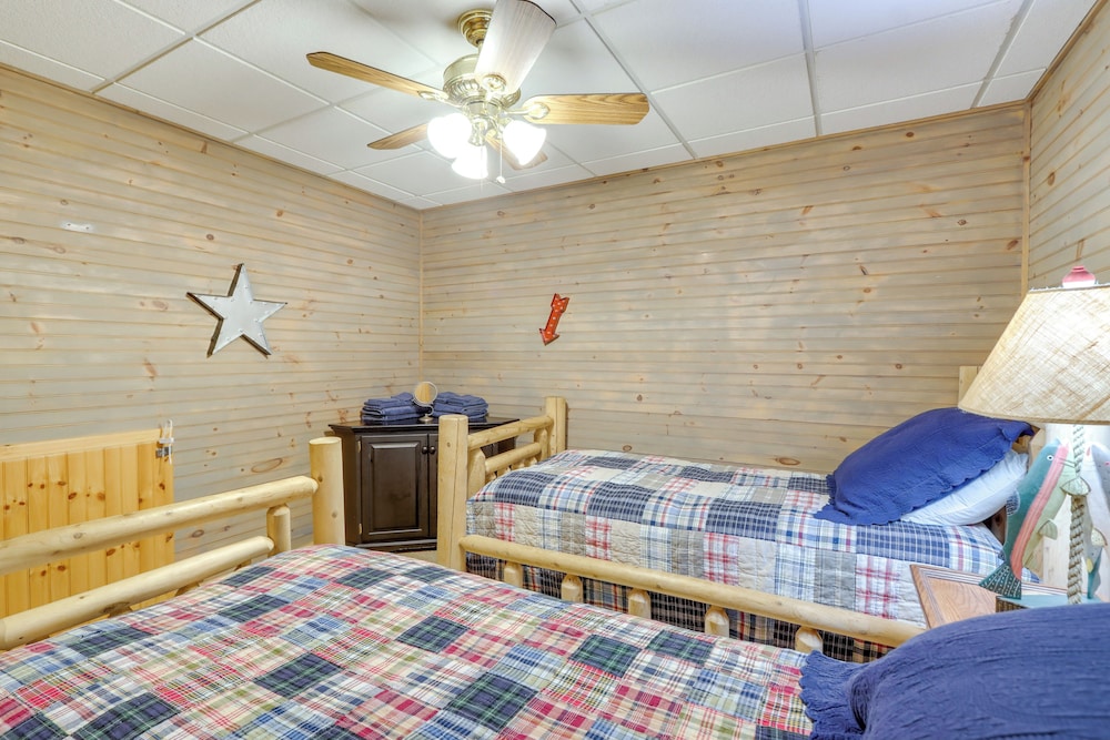 Hot Tub, Decks & Creek Access: Mccaysville Cabin!