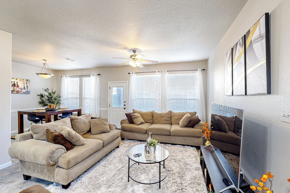 3BR w/ Yard, Updated Interior w/ A/C & W&D