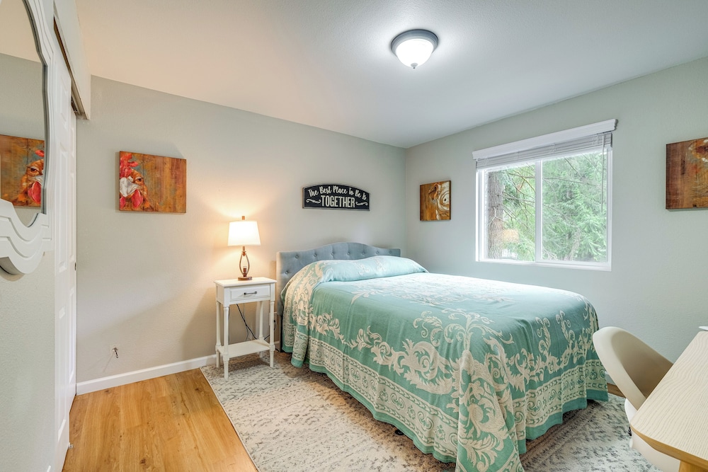 Bremerton Home w/ Fire Pit Near Parks & Museums