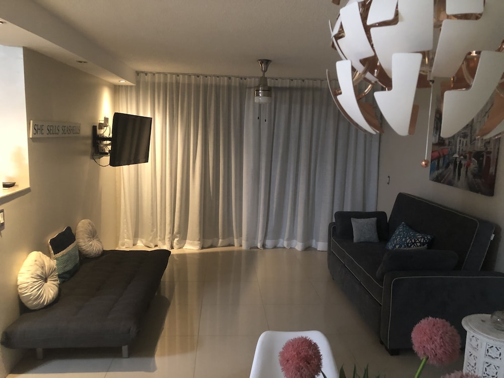Ocean View Gorgeous 1 Bedroom Apt