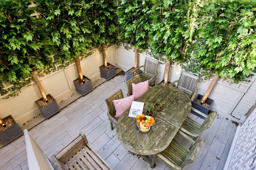 outdoor bbq area