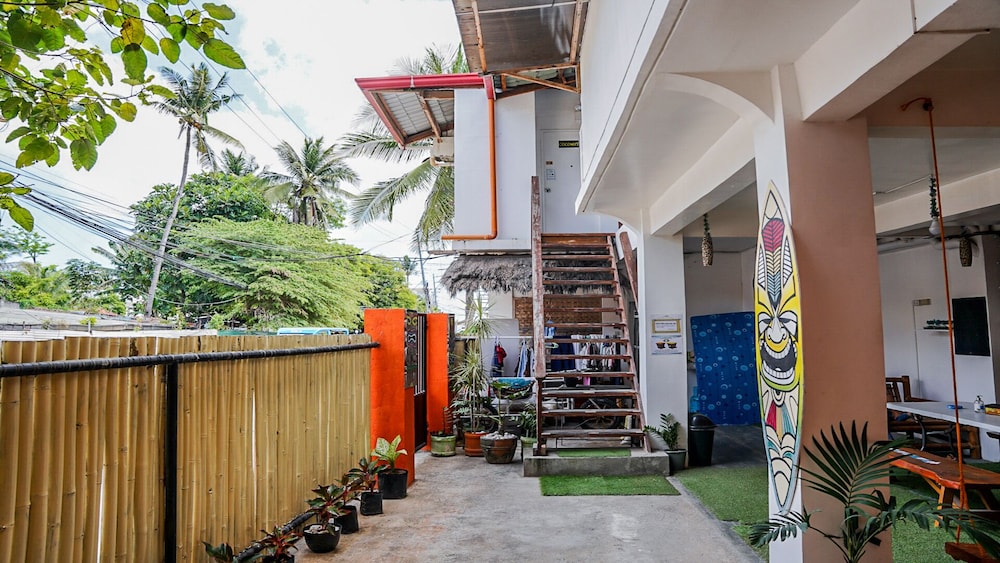 CHILL OUT HOSTEL BORACAY