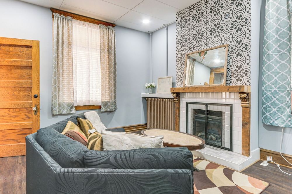 1 Mi to Dtwn Cumberland: Historic Apt w/ Patio!