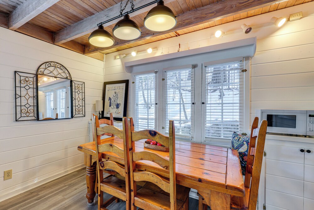 Walkable 'green Gables Cottage' in Lake Arrowhead