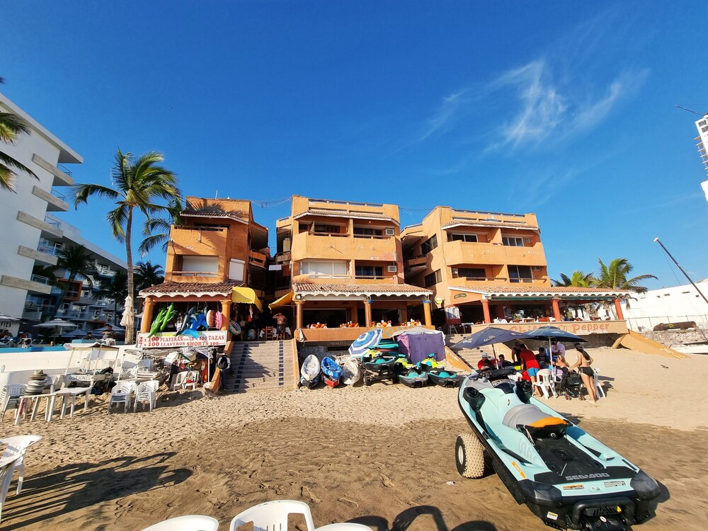 Estudio a Pie de Playa en Zona Dorada view 5