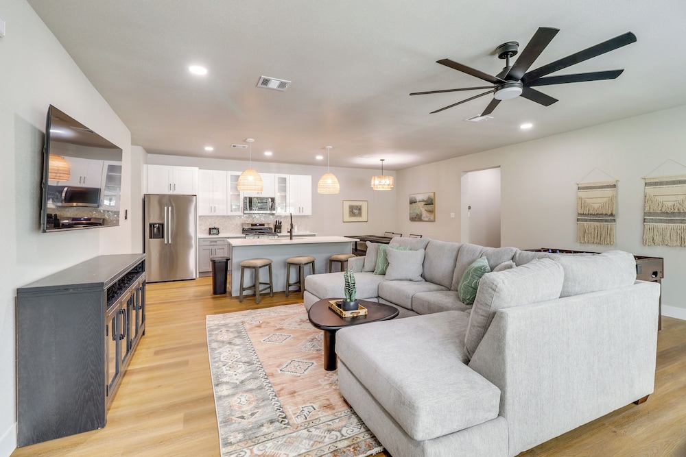 Townhome Near At&t Stadium: Great for Game Day!
