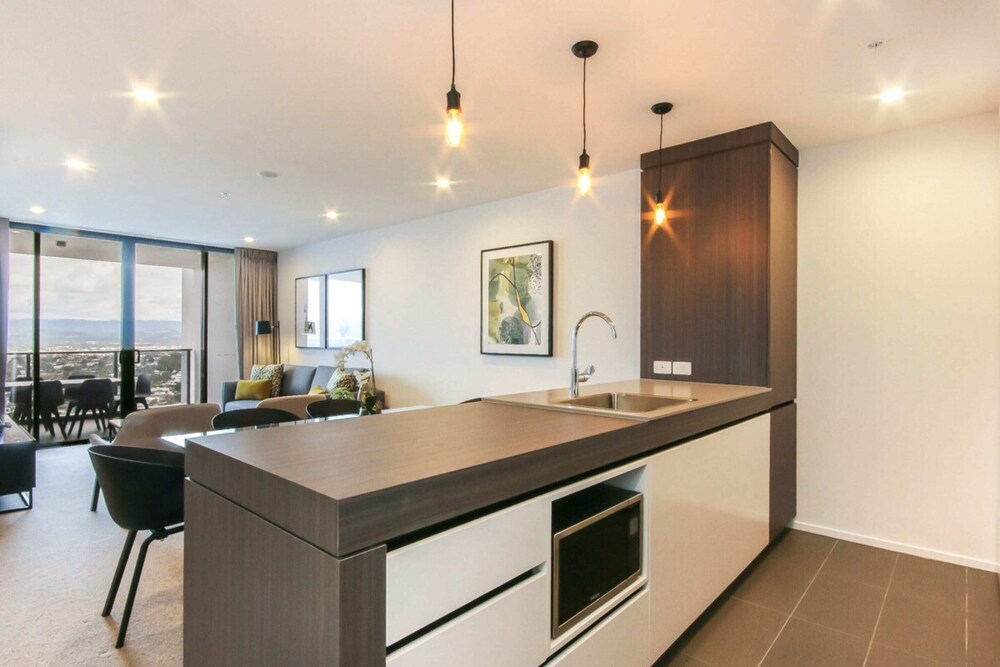 Luxurious 2 Bedroom Brand New Apartment With Amazing Hinterland Views view 4