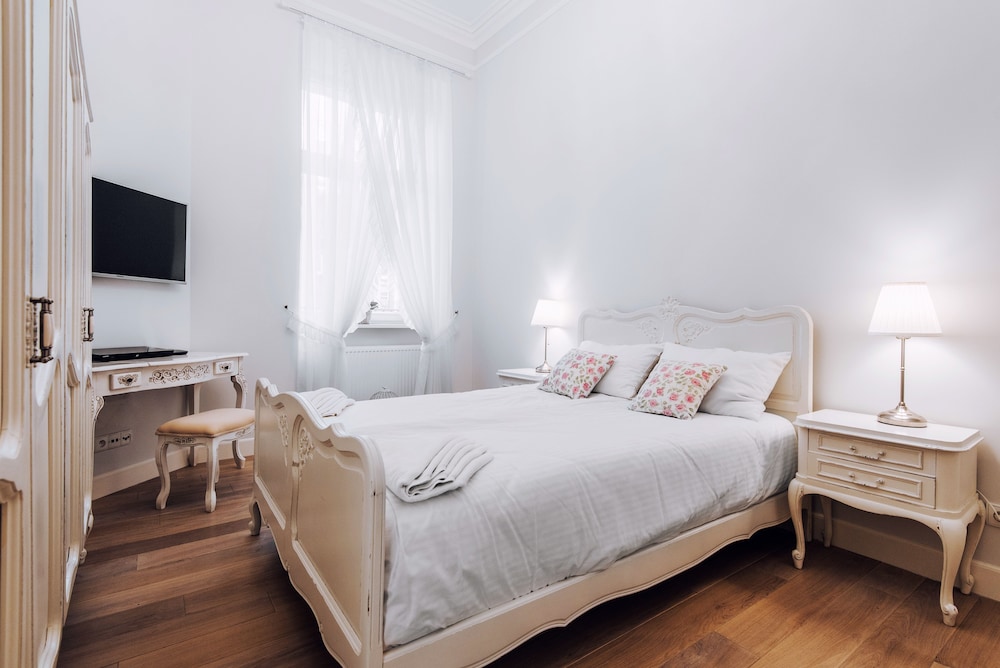 EchoDom 3 Apartments