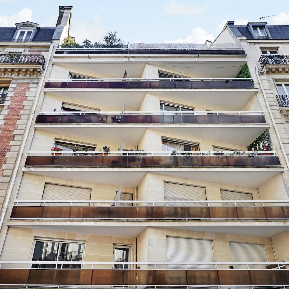 Modern Brunel Classic 1 Bed Apt With Balcony in Paris
