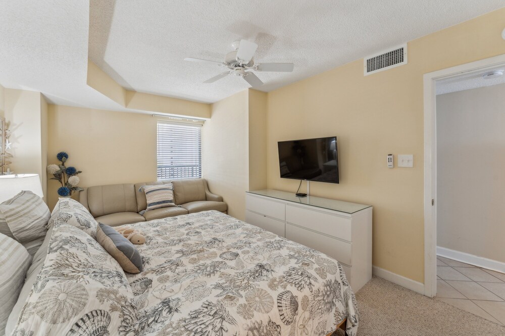 Stunning Ocean Views From The 10th Floor 1 Bedroom Condo