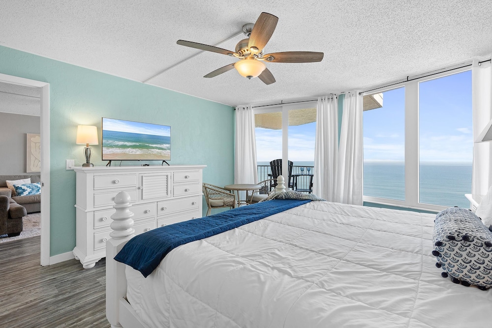 The Shores Club 1105